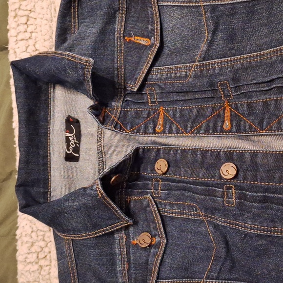 Women's jean jacket - Picture 2 of 3